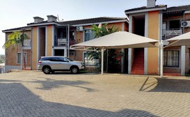 Uptown Apartments - Casalinga Villas image