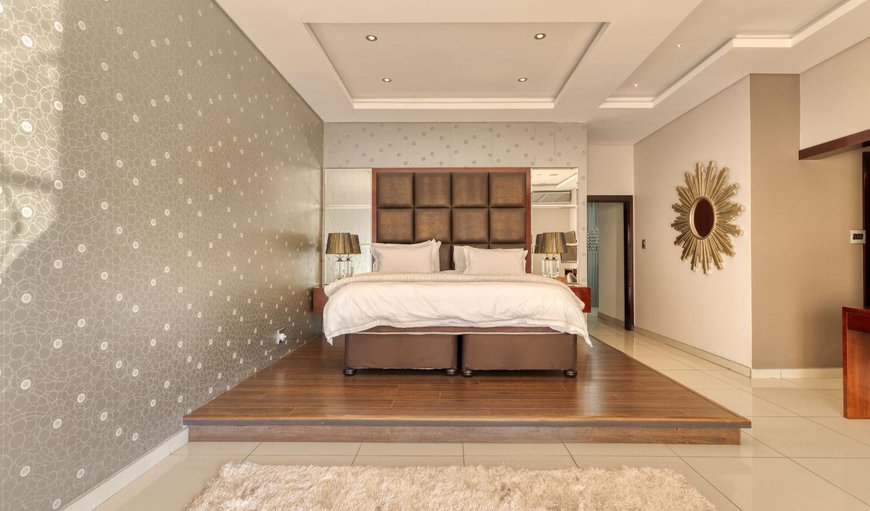 Luxury Family Villa: Bed