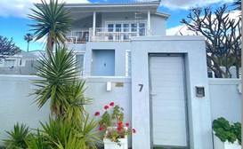 Beach House on 5th Hermanus image