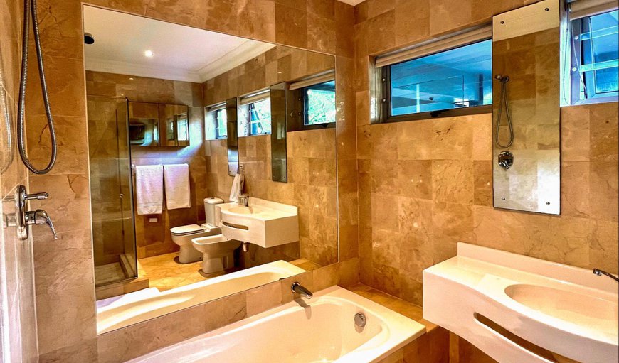 Five-Bedroom Villa: Bathroom