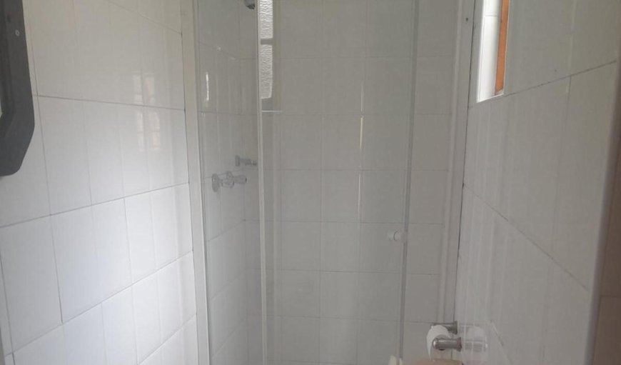 Classic Double Room - 8 Turnberry Ave: Shower