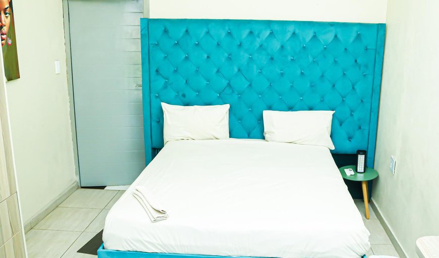 Standard Double Room: Bed