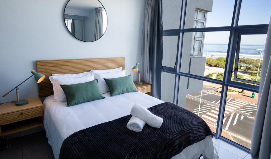 2-Bedroom Ocean View Apartment: Bed