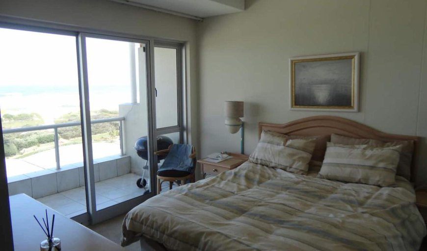 2 Bedroom Ocean View Apartment H206: Bed