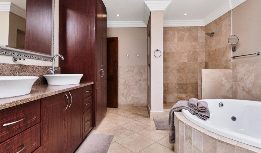 Luxury Holiday Home: Bathroom