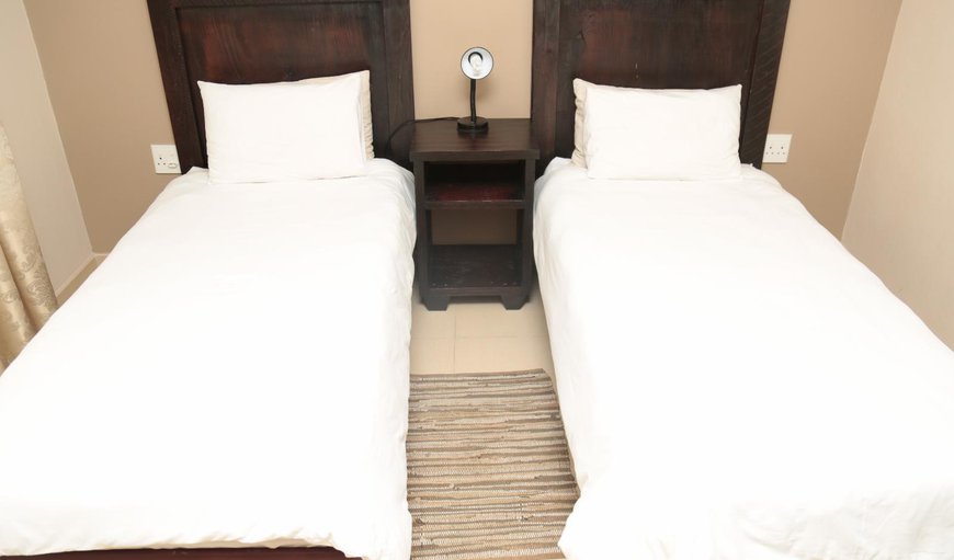 Standard Twin Room: Bed