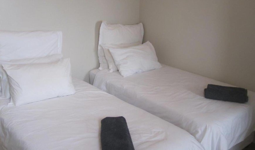 Standard Twin Room: Bed