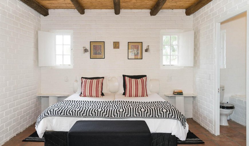 Spiral Cottage - Twin Room: Bed