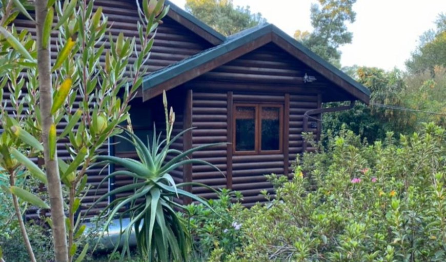 2-Sleeper Log Cabin: Facade or entrance