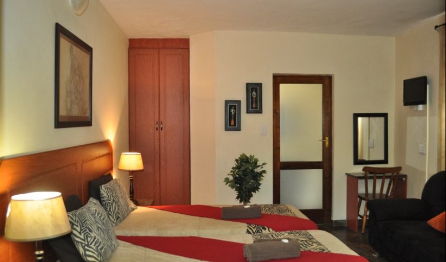 1 Bedroom en-suite (Downstairs): 1 Bedroom en-suite 
(downstairs)