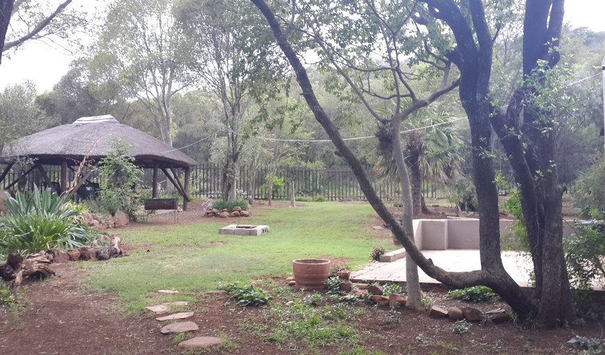 Squirrels Nest House: Lapa and Braai area