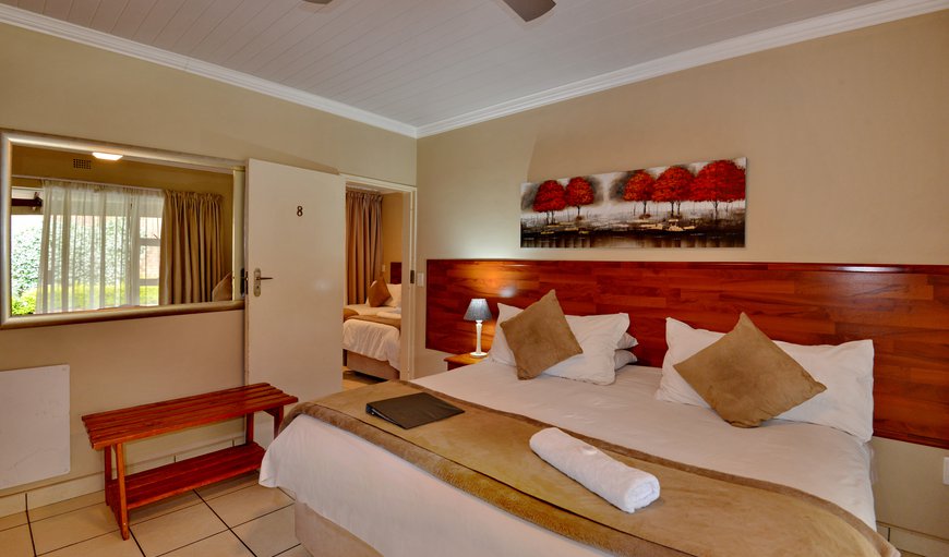 Family Suite - Interleading Rooms: Bedroom